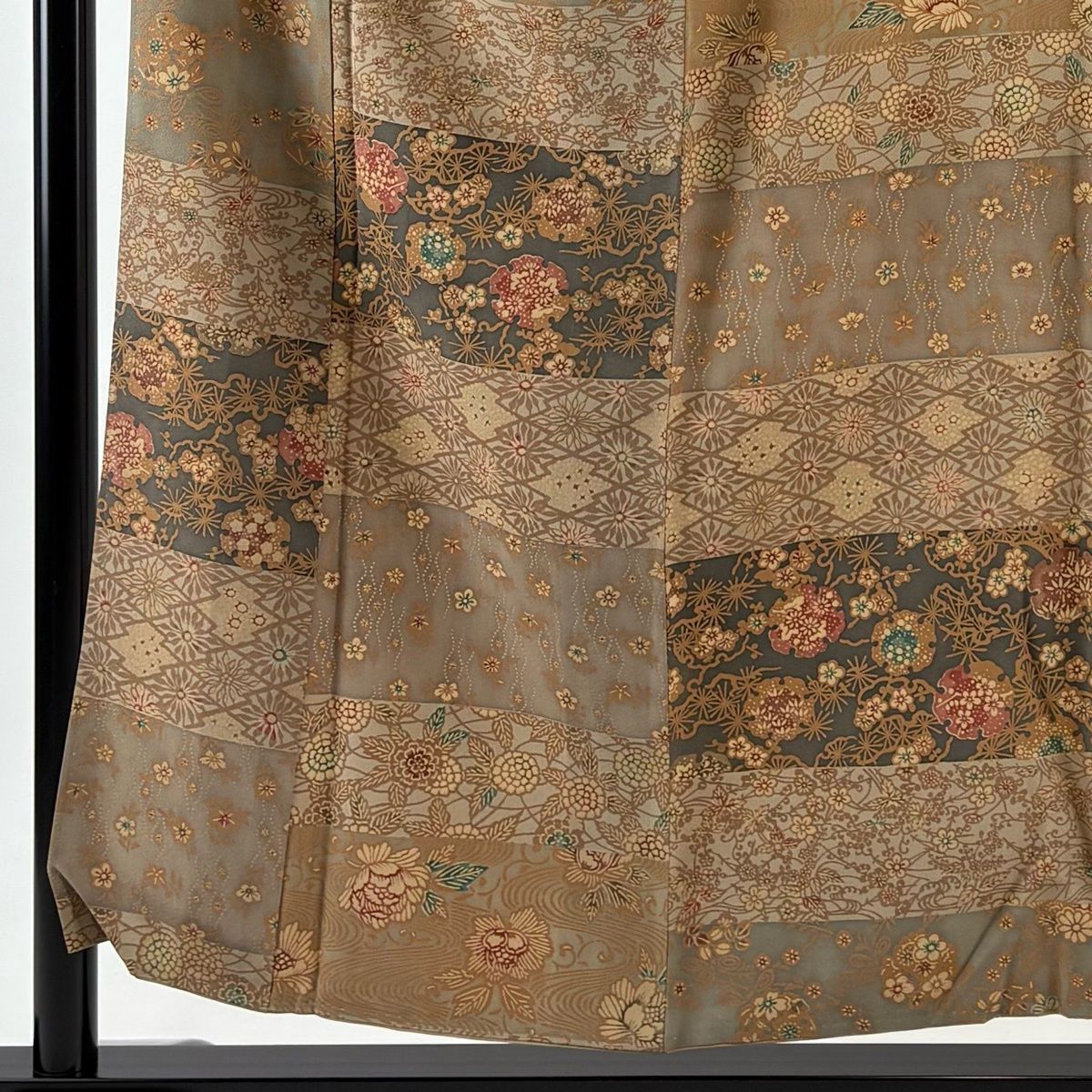 小紋 身丈156 cm 裄丈63 S 袷 雪輪 草花 薄茶色 正絹 秀品
