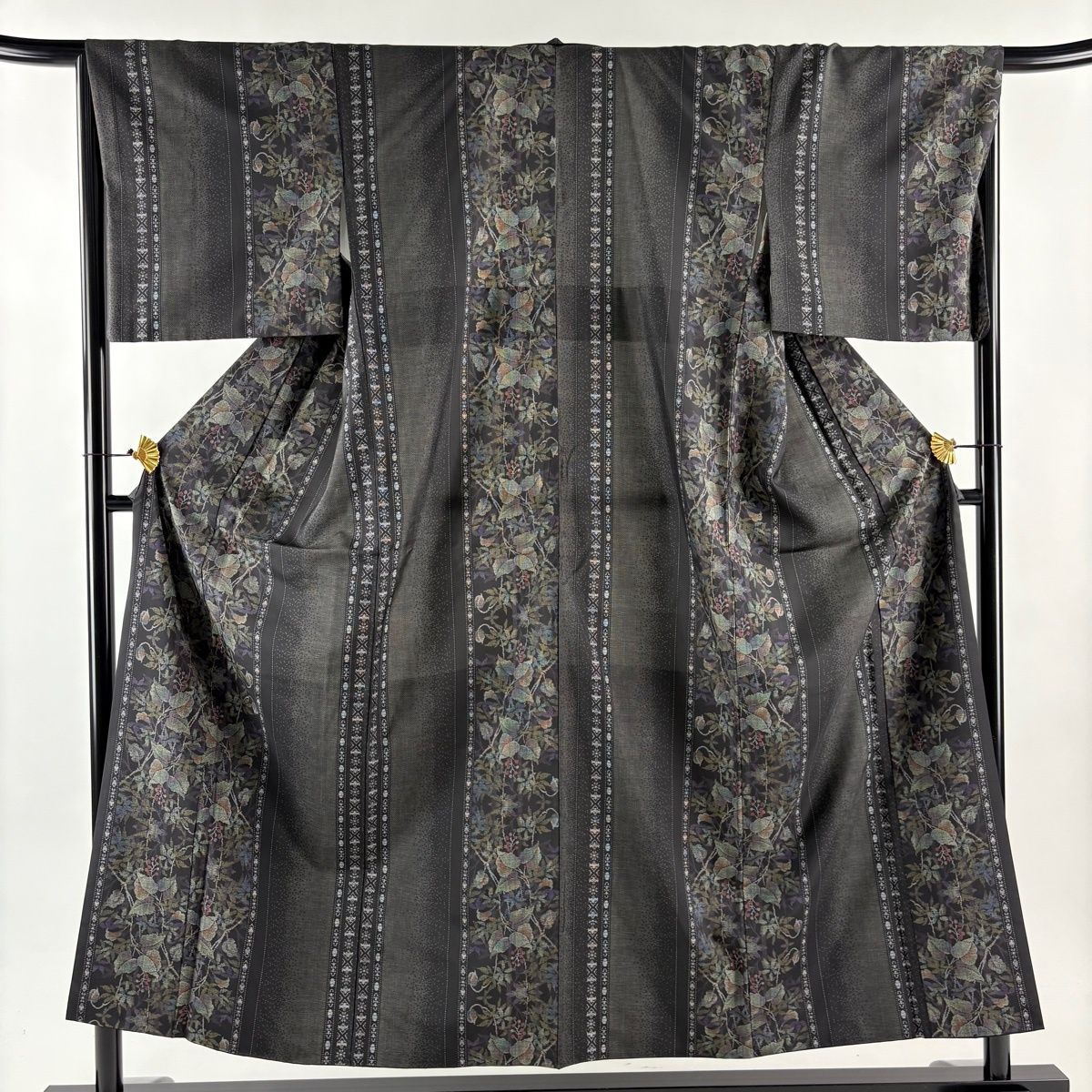 小紋 身丈154 cm 裄丈66 5 M 袷 大島紬地 証紙 葉と実 黒 正絹 秀品