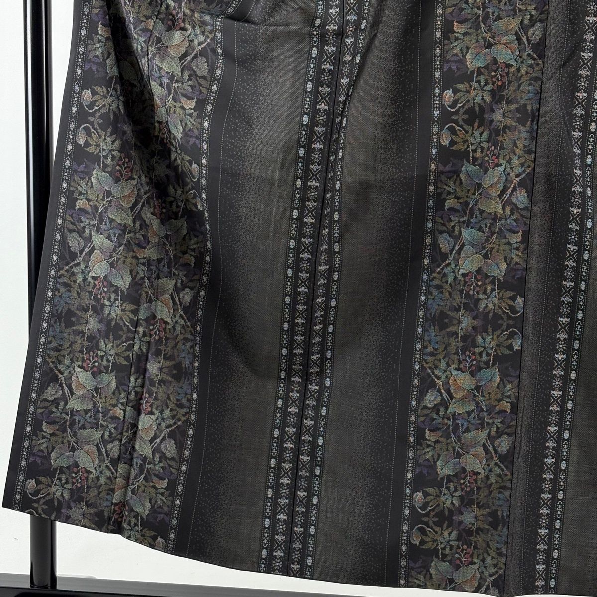 小紋 身丈154 cm 裄丈66.5 M 袷 大島紬地 証紙 葉と実 黒 正絹 秀品