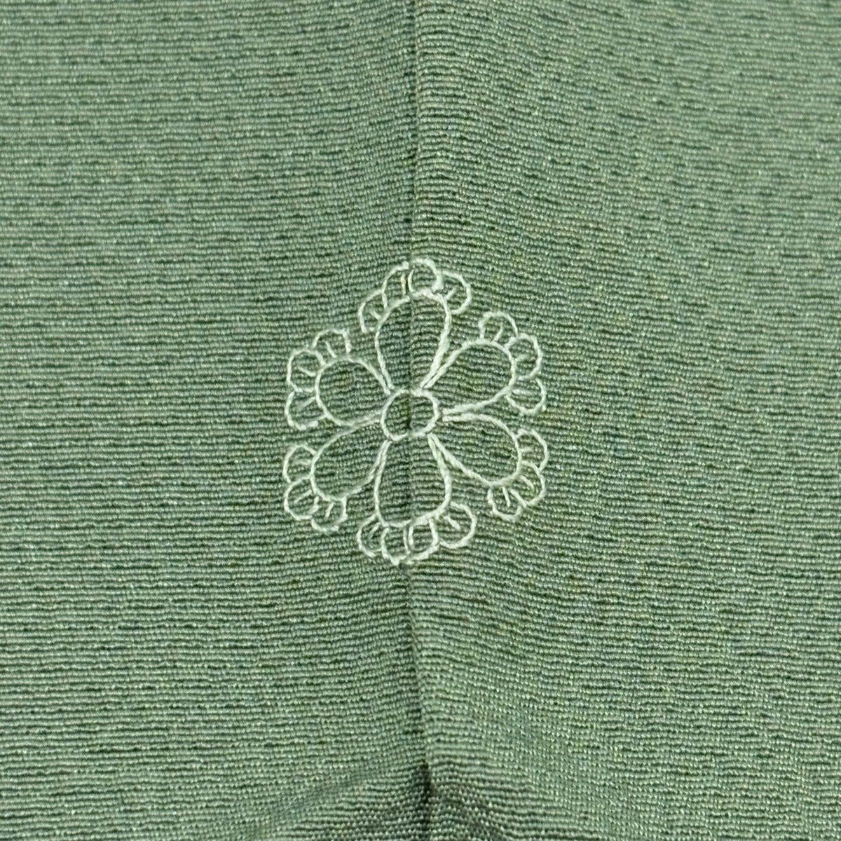  付下げ 身丈163 cm 裄丈67.5 L 袷 人間国宝 福田喜重 落款あり 霞 箔ちらし 金銀彩 よもぎ色 正絹 訪問着 付け下げ 着物