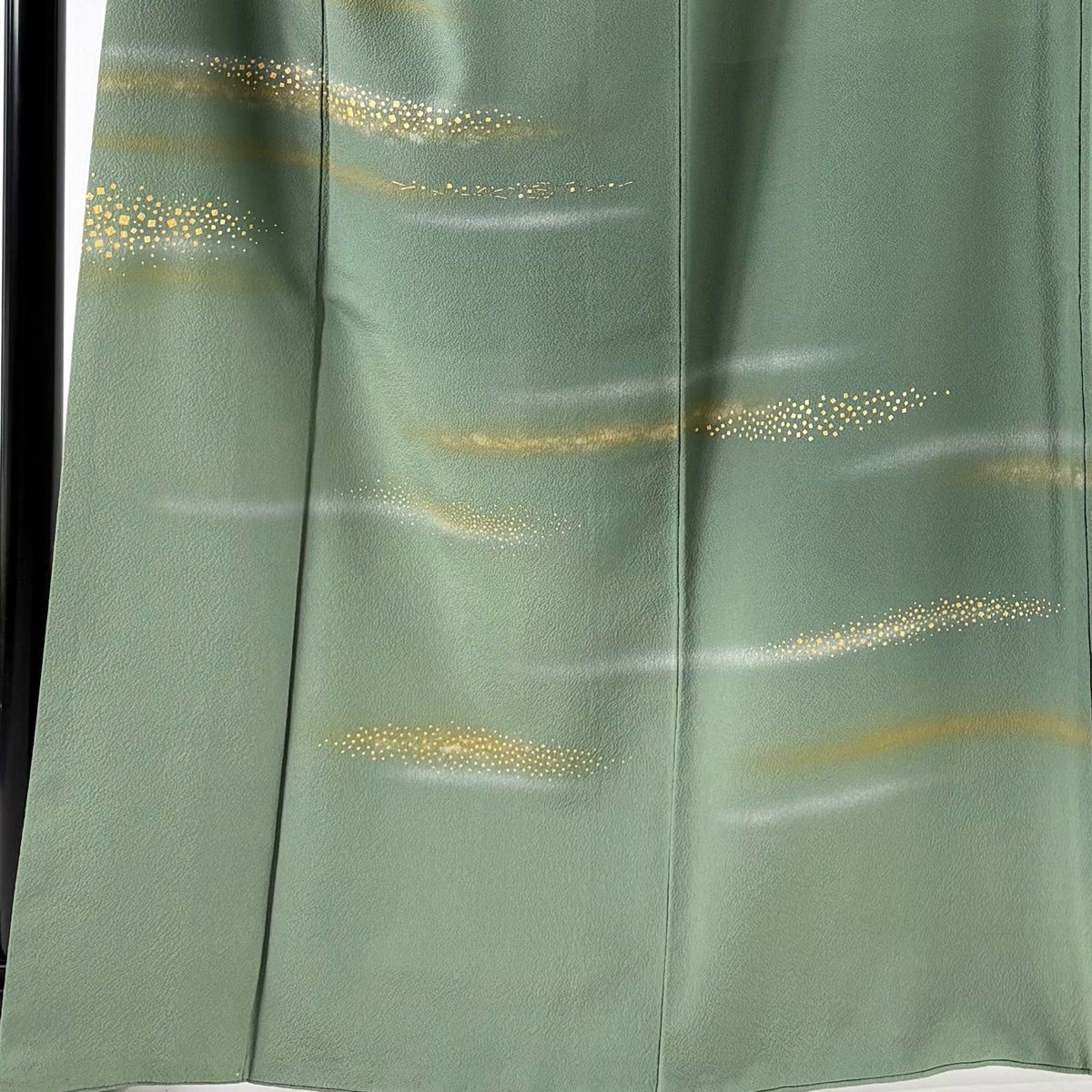 付下げ 身丈163 cm 裄丈67.5 L 袷 人間国宝 福田喜重 落款あり 霞 箔ちらし 金銀彩 よもぎ色 正絹 名品