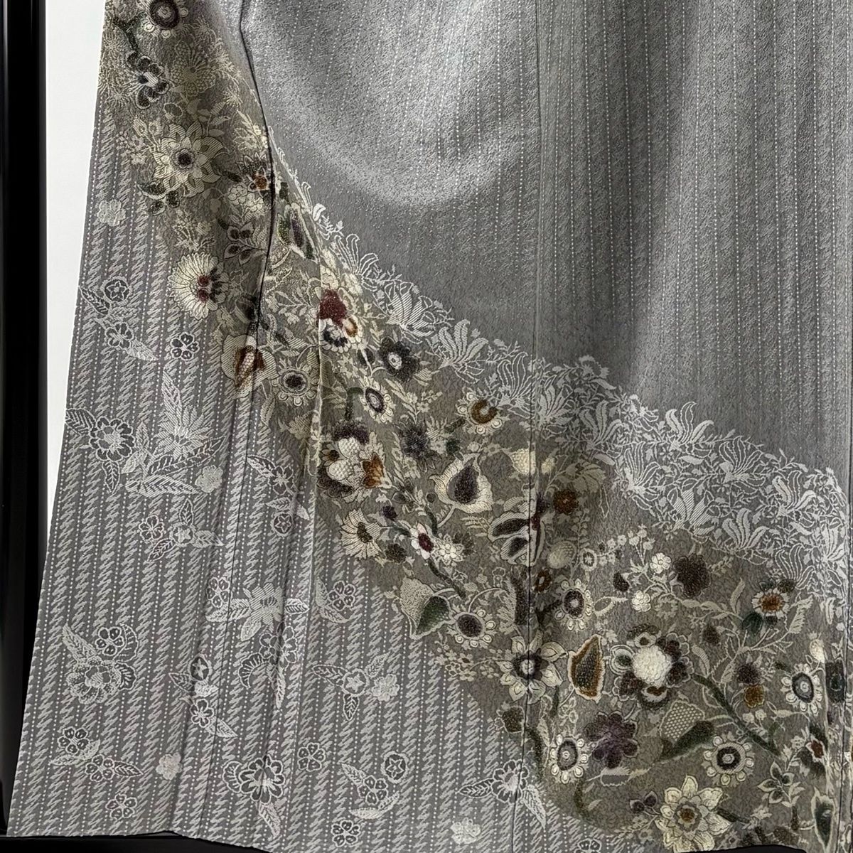 付下げ 身丈157.5 cm 裄丈66 M 袷 落款 草花 更紗 紋意匠 箔 灰色 正絹 名品