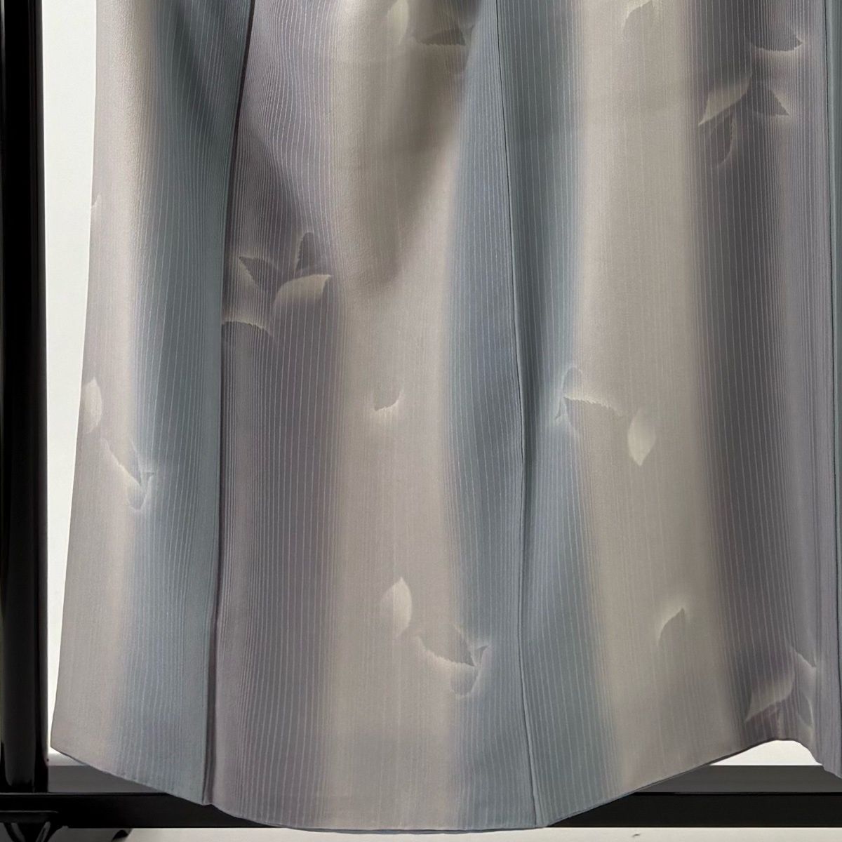 小紋 身丈157.5 cm 裄丈68 L 袷 葉柄 縞 ぼかし 薄紫 正絹 名品