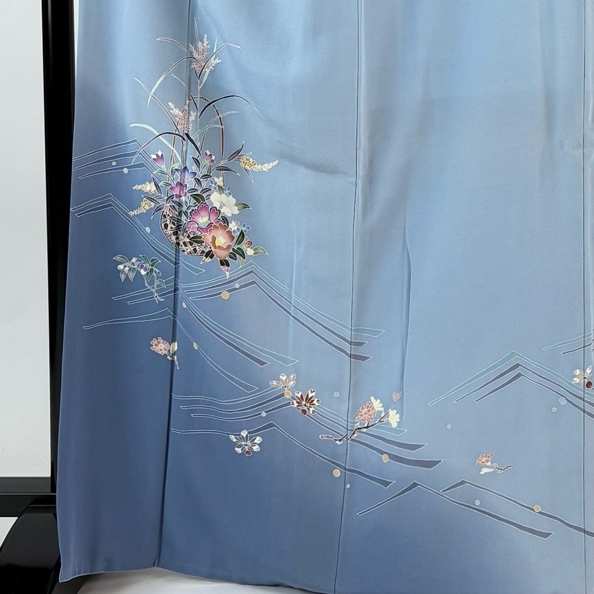 付下げ 身丈167.5 cm 裄丈66.5 M 袷 岡本幸治 落款 花籠 葉と実 ぼかし 染分け 水色 正絹 名品