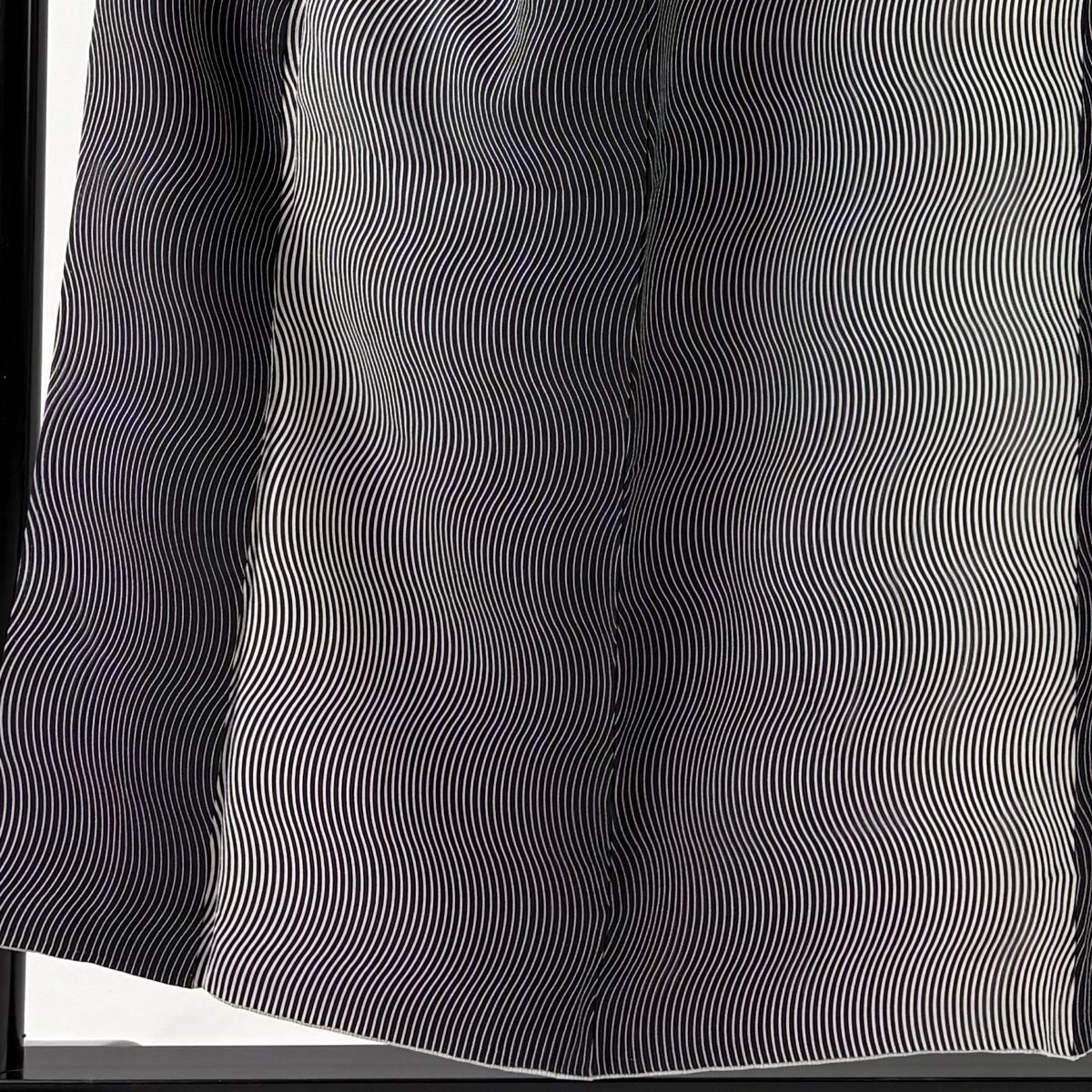 小紋 身丈154 cm 裄丈64 M 袷 よろけ縞 ぼかし 黒灰 正絹 名品