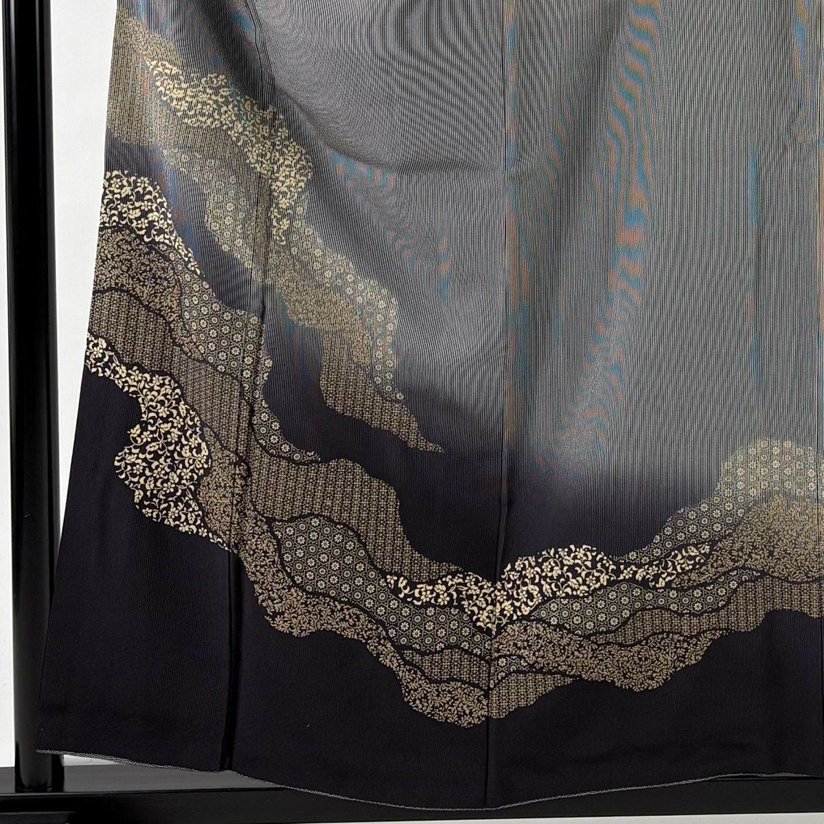 付下げ 身丈158 cm 裄丈63.5 S 袷 縦縞 草花 ぼかし 黒灰 正絹 名品