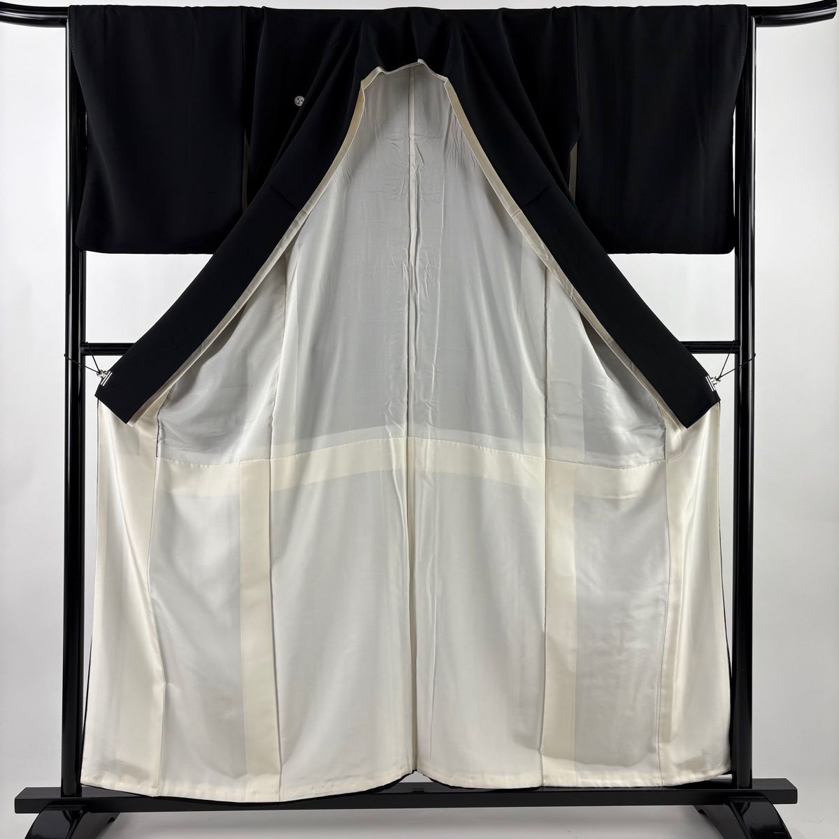  黒留袖 身丈158.5 cm 裄丈66 M 袷 和田光正 落款 華文 向かい鳥 金銀彩 黒 正絹 黒留袖 着物