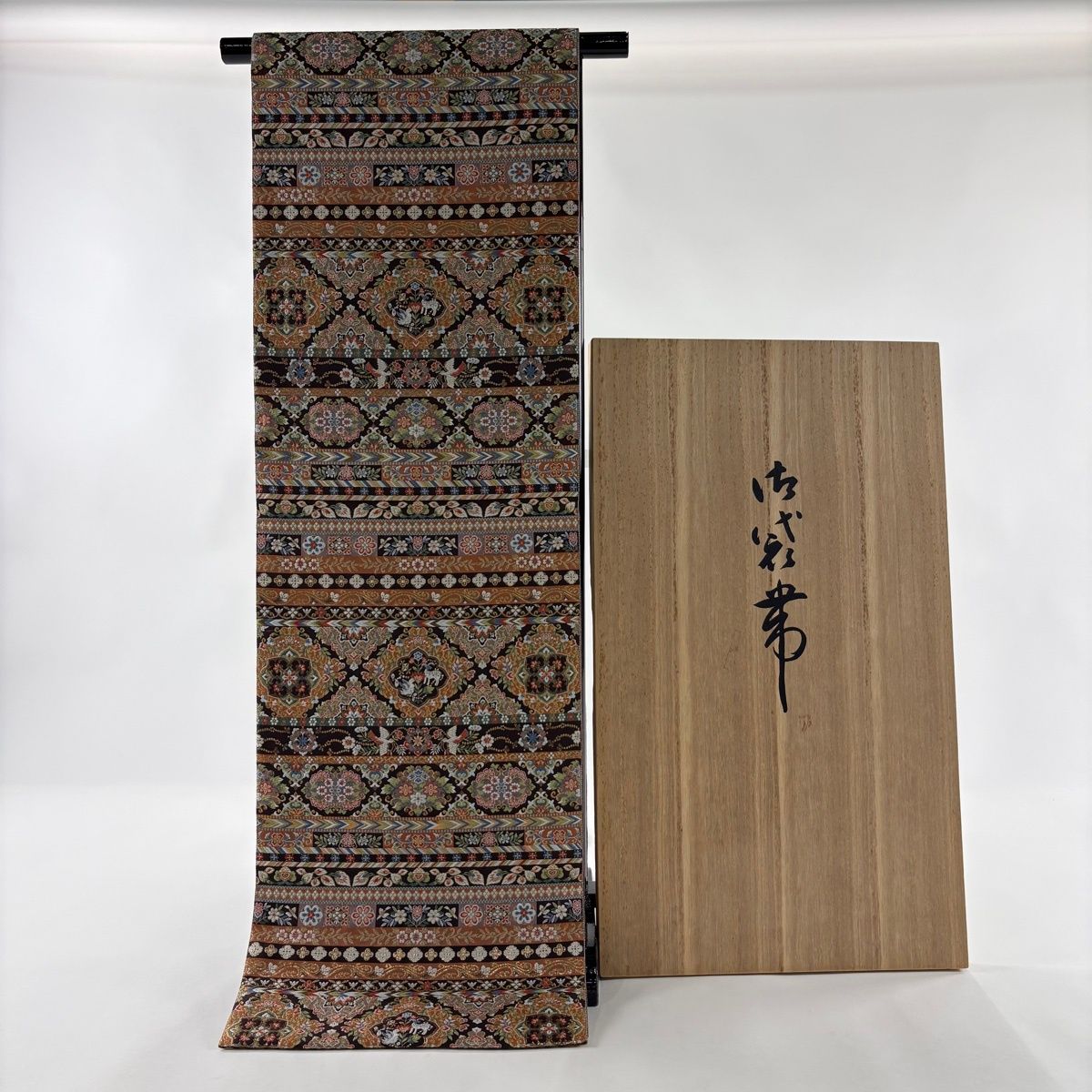 美品】 袋帯 逸品 落款 証紙 共箱付き 博多織 小森久 草木染 華横段 花