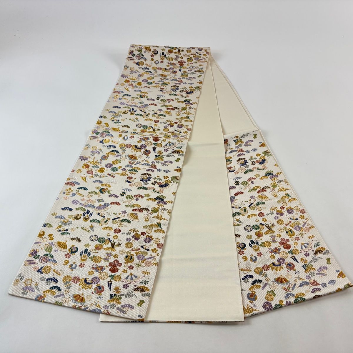 美品】 袋帯 逸品 宝尽くし 松竹梅 金糸 唐織 クリーム 六通 正絹