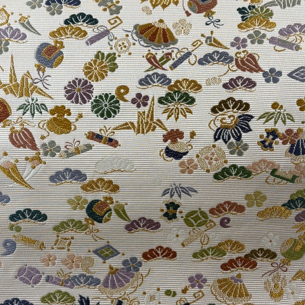 美品】 袋帯 逸品 宝尽くし 松竹梅 金糸 唐織 クリーム 六通 正絹