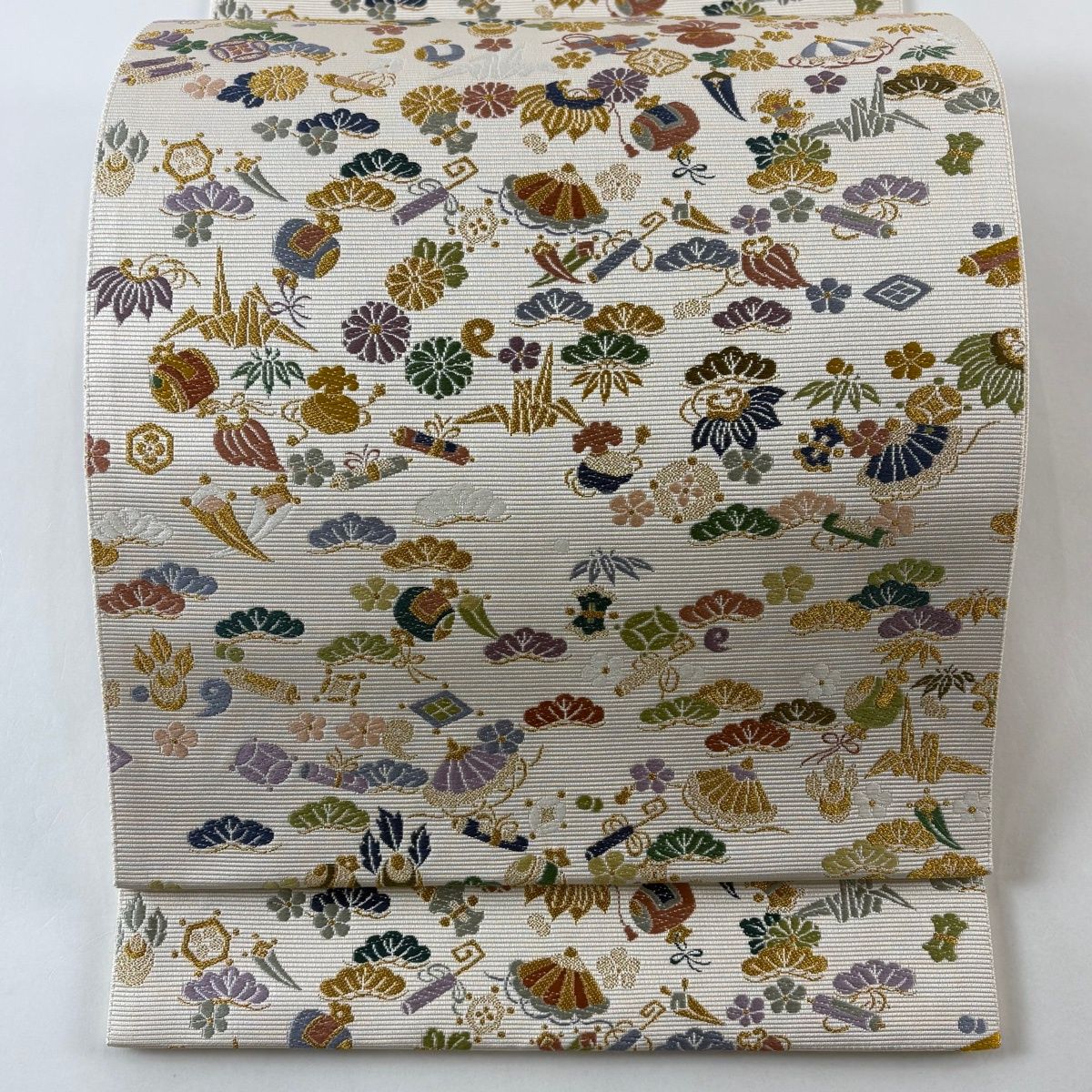 美品】 袋帯 逸品 宝尽くし 松竹梅 金糸 唐織 クリーム 六通 正絹