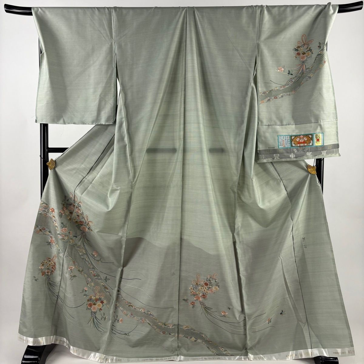 付下げ 身丈174 cm 裄丈72.5 未仕立て 仮絵羽 大島紬地 証紙あり 薬玉 草花 刺繍 灰緑 正絹 名品