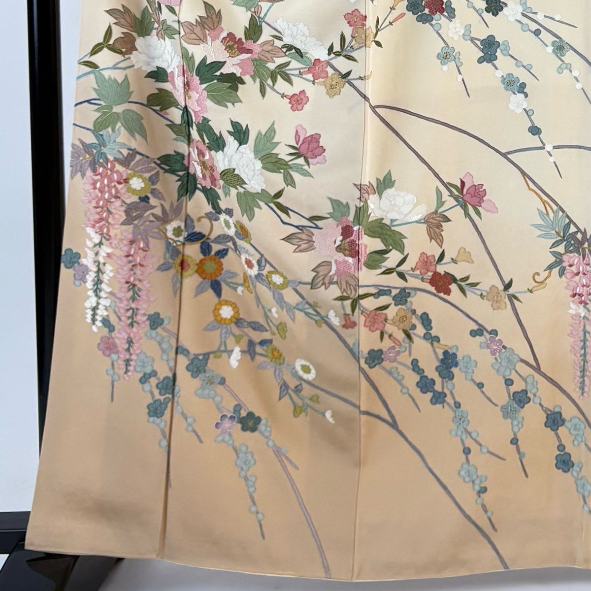 訪問着 身丈163 cm 裄丈66.5 M 袷 落款 枝花 金糸 刺繍 ベージュ 正絹