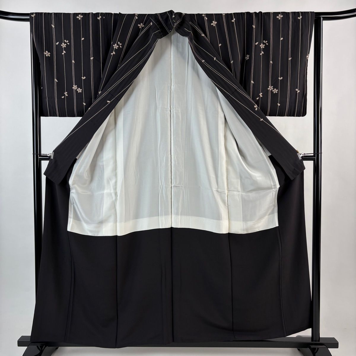  付下げ 身丈159 cm 裄丈66 M 袷 縦縞 桜 墨色 正絹 訪問着 付け下げ 着物