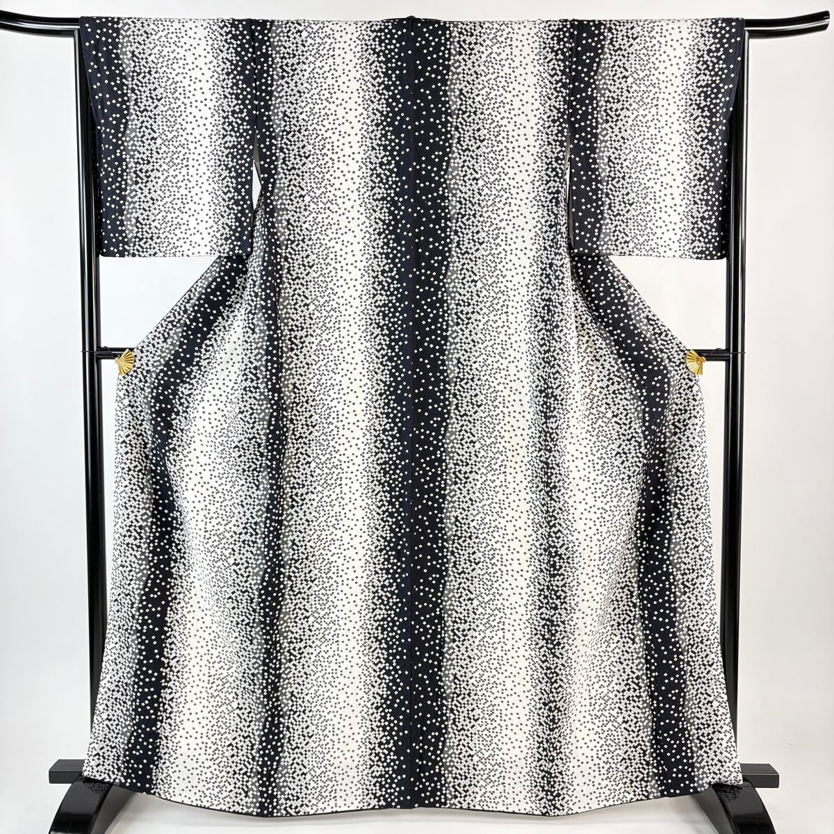 小紋 身丈163 cm 裄丈66.5 M 袷 疋田柄 よろけ縞 クリーム 正絹