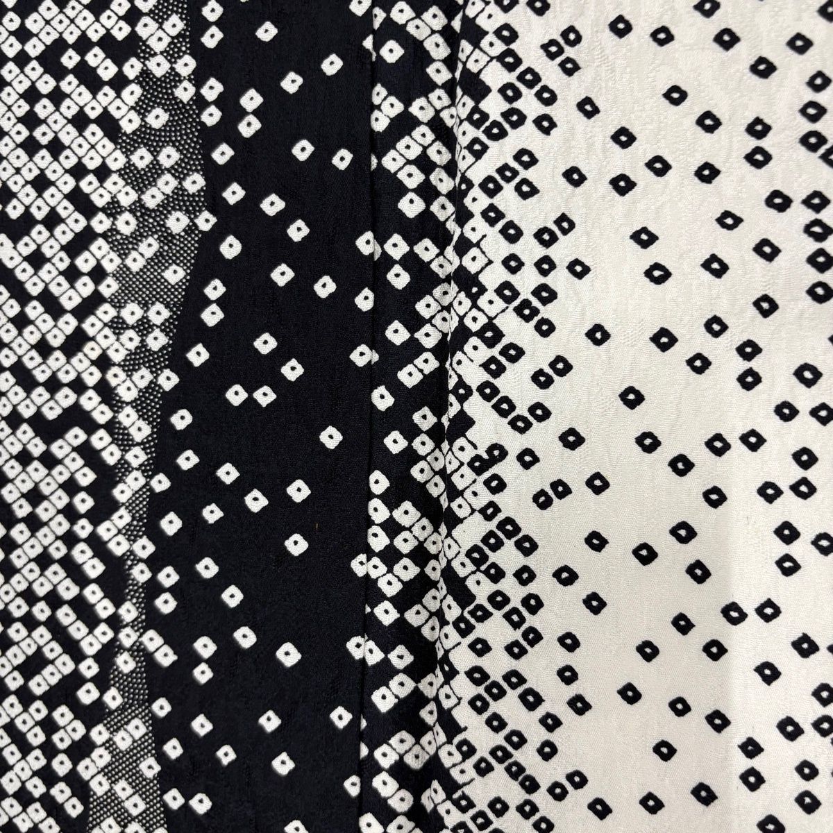  小紋 身丈163 cm 裄丈66.5 M 袷 疋田柄 よろけ縞 クリーム 正絹 小紋 着物