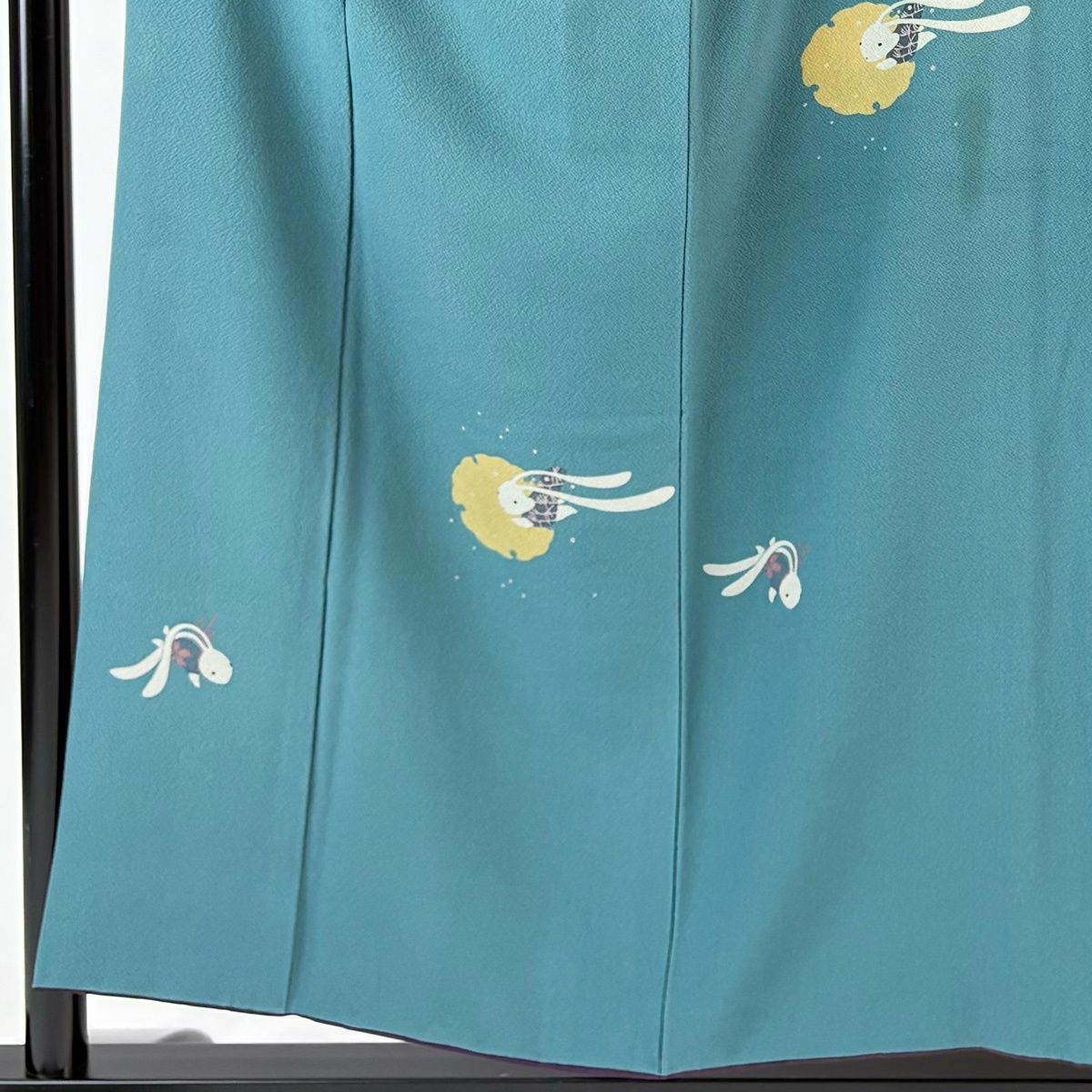 付下げ 身丈154 cm 裄丈64 M 袷 辻村ジュサブロー 落款 うさぎ 雪輪 縮緬 灰緑 正絹 名品