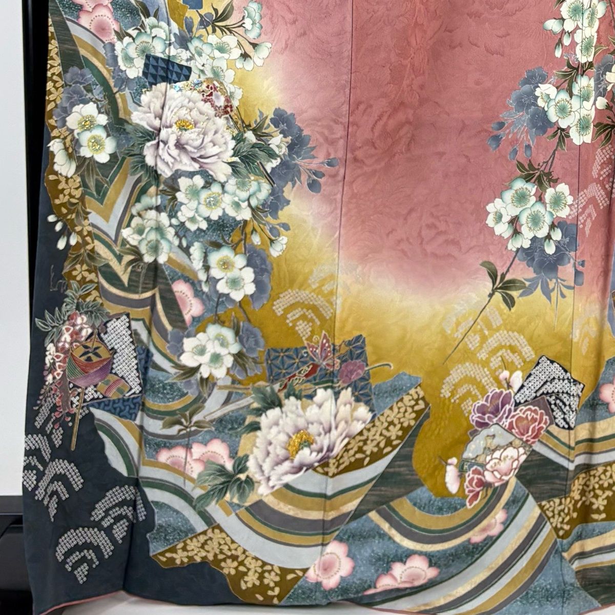 振袖 身丈169.5 cm 裄丈68 L 袷 華徒然 破れ色紙 牡丹 箔 刺繍 ピンク 正絹 名品