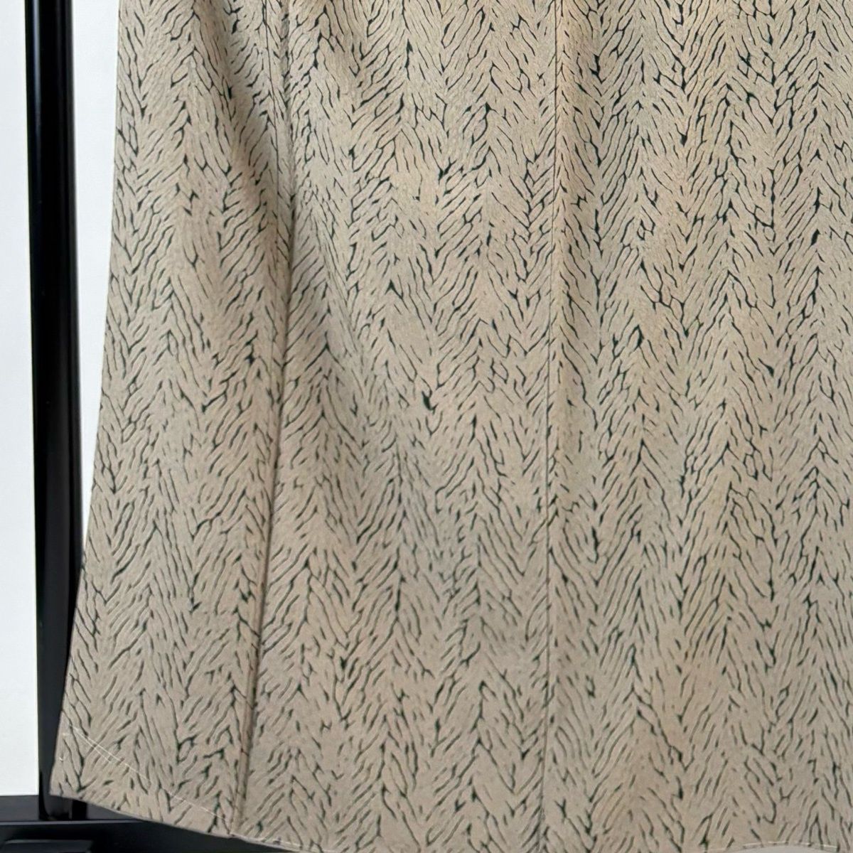 美品】 小紋 身丈159cm 裄丈66.5cm M 袷 縫い締め絞り 薄茶色 正絹