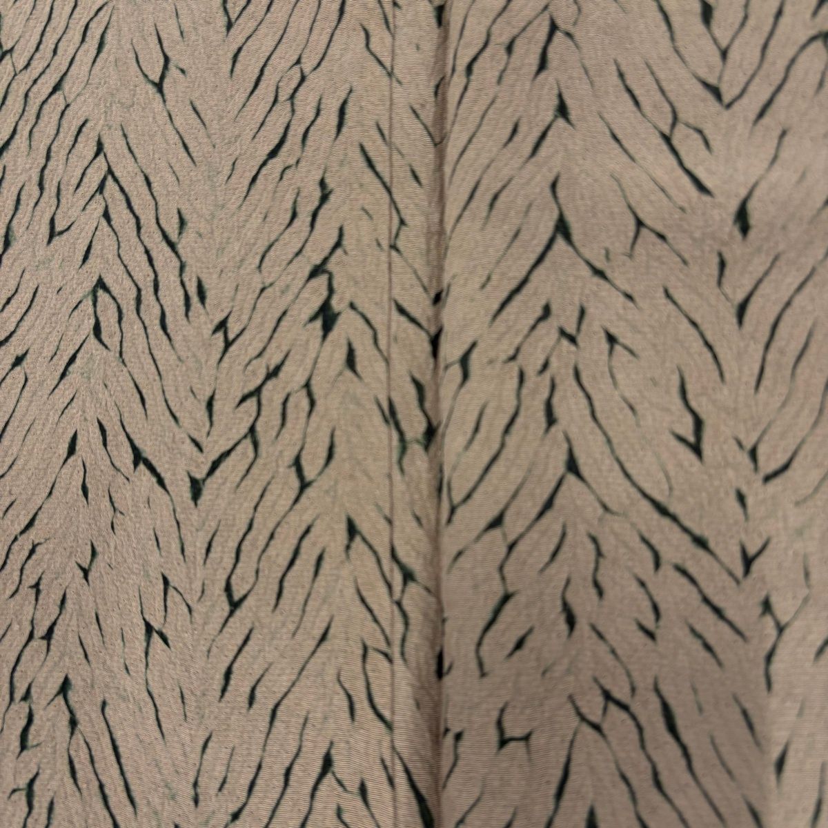 縫い絞りに片寄せ模様◆袷◆正絹◆小紋 縫い絞りに片寄せ模様◇袷◇正絹◇小紋 着物・浴衣