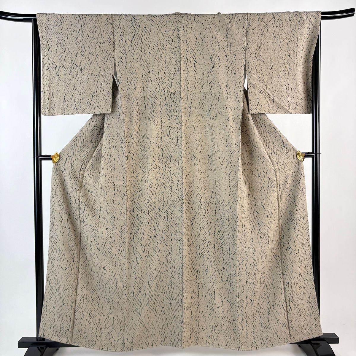 美品】 小紋 身丈159cm 裄丈66.5cm M 袷 縫い締め絞り 薄茶色 正絹