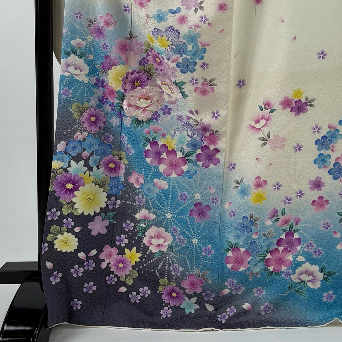 振袖 身丈171 cm 裄丈70 L 袷 牡丹 草花 刺繍 金糸 クリーム 正絹