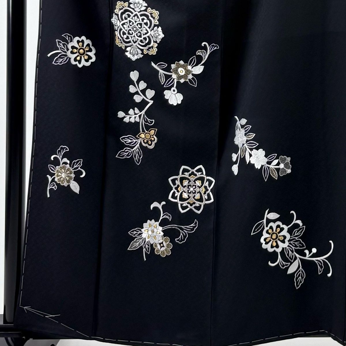 付下げ 身丈160 cm 裄丈66 M 袷 華文 草花 金銀糸 刺繍 黒 正絹 名品
