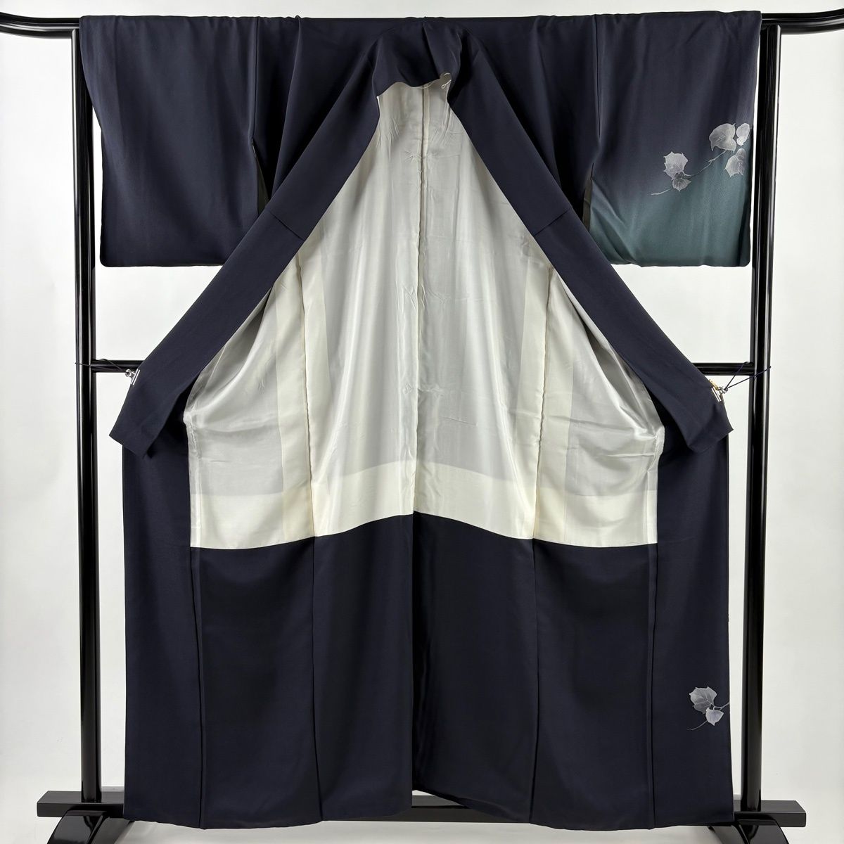  付下げ 身丈159.5 cm 裄丈66.5 M 袷 草野一騎 落款 葡萄 染め分け ぼかし 紺色 正絹 訪問着 付け下げ 着物