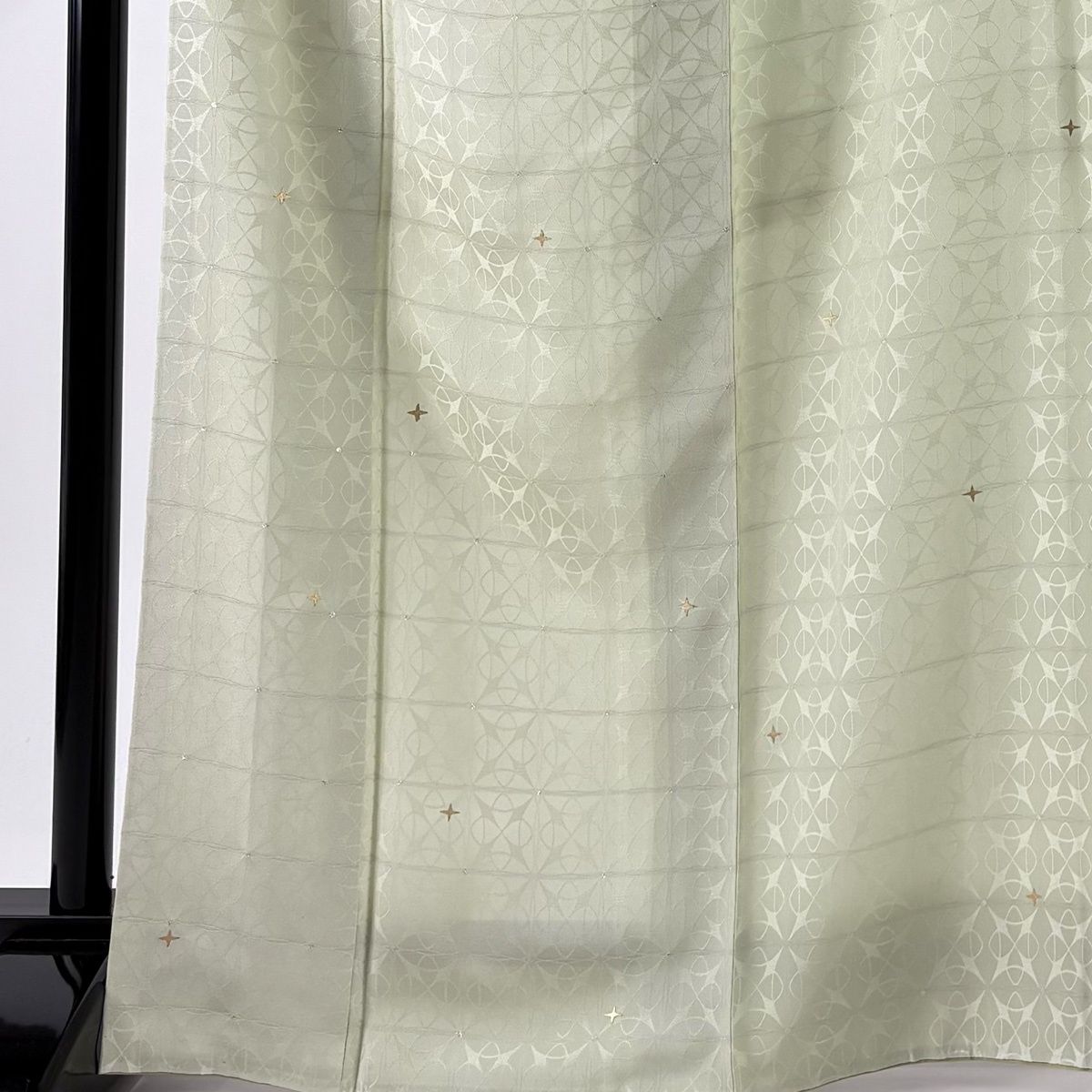 小紋 身丈167 cm 裄丈67.5 L 袷 幾何学模様 地紋 金彩 箔 薄緑 正絹 名品