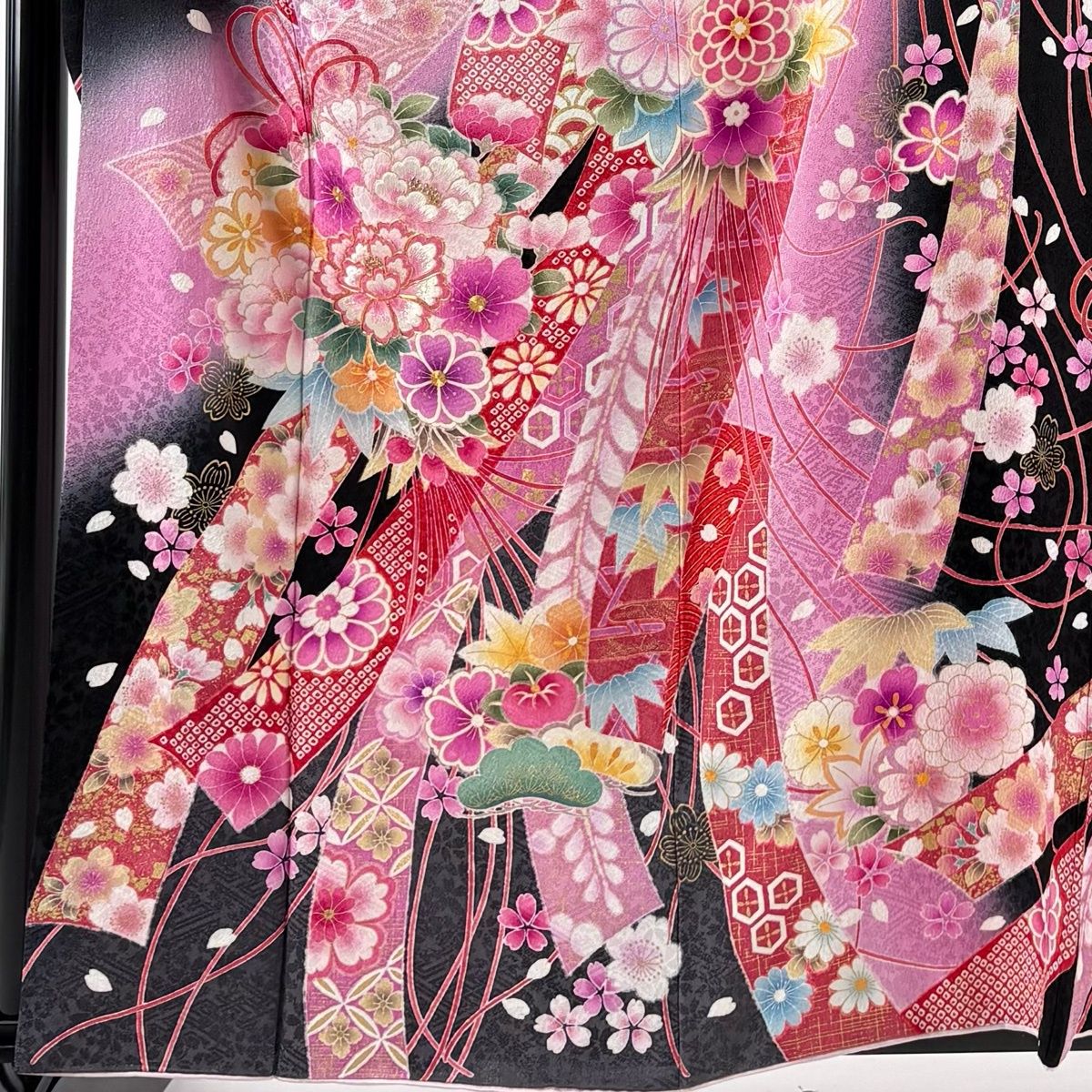 振袖 身丈162 cm 裄丈68 L 袷 薬玉 熨斗 金糸 刺繍 黒 正絹 名品