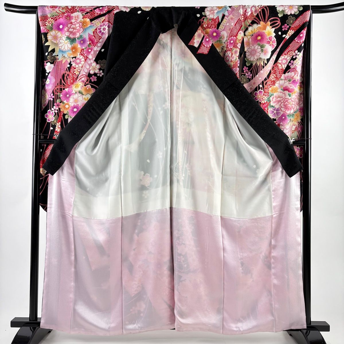  振袖 身丈162 cm 裄丈68 L 袷 薬玉 熨斗 金糸 刺繍 黒 正絹 振袖 着物