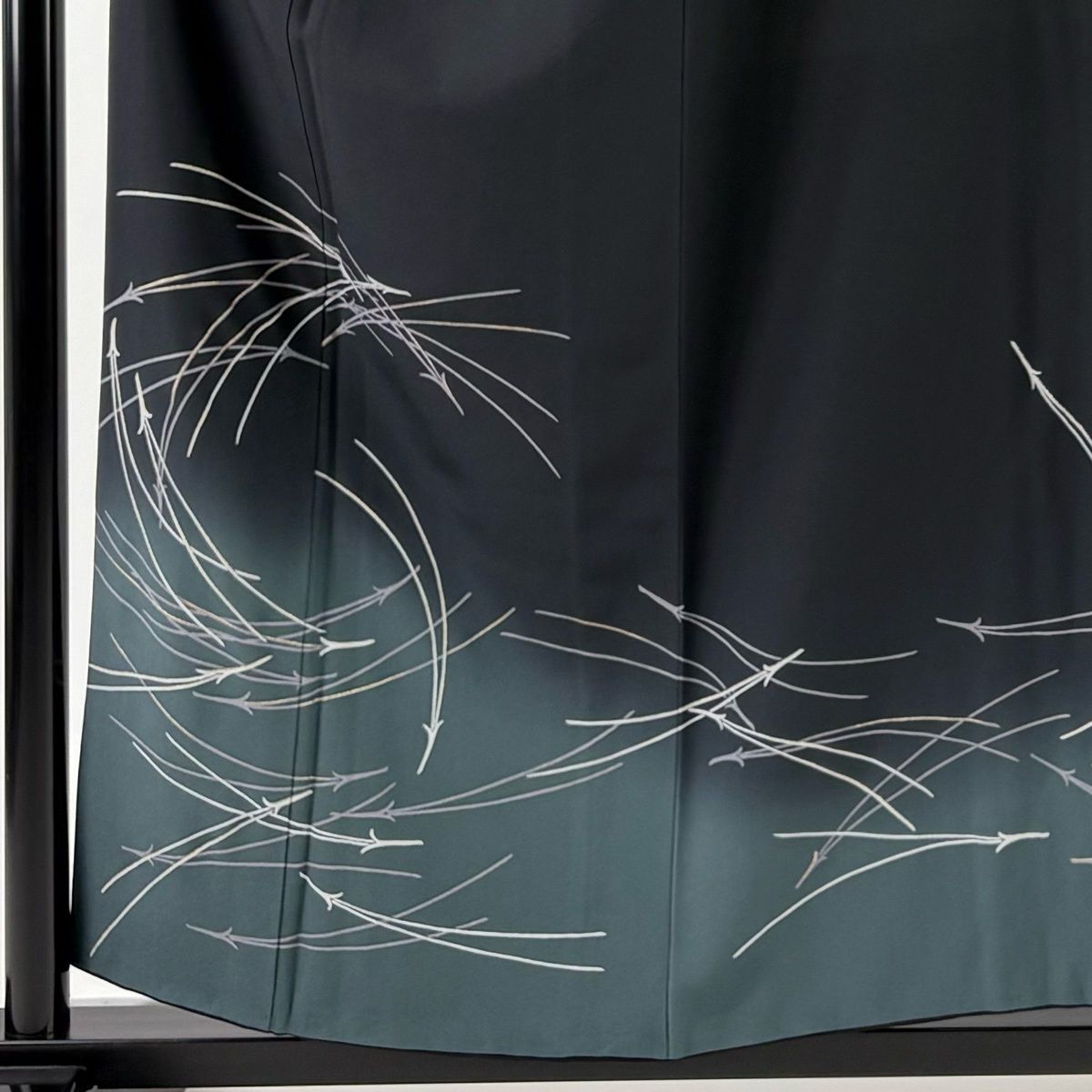 付下げ 身丈157 cm 裄丈63 S 袷 草野一騎 落款 松葉 金彩 ぼかし 墨色 正絹 名品