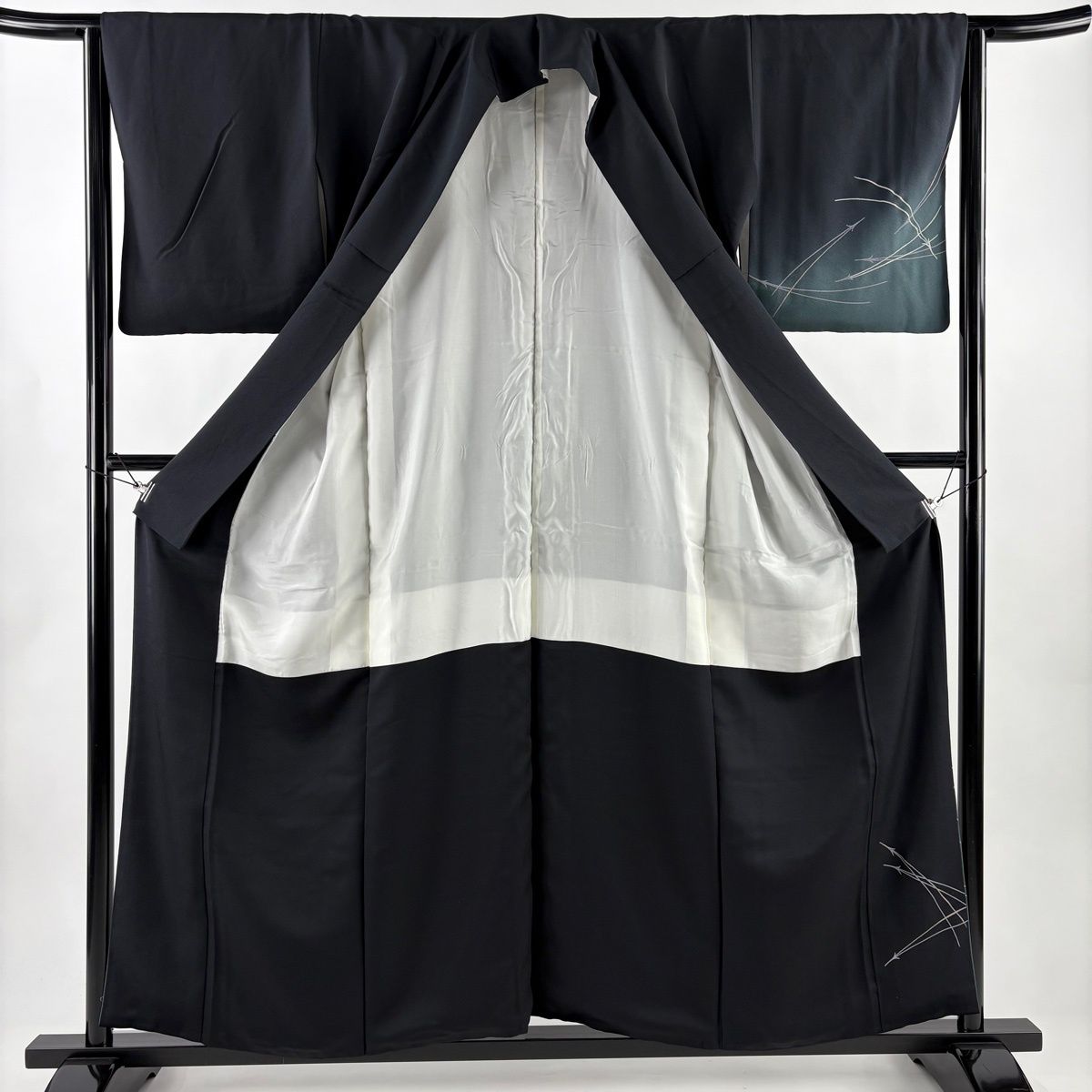 付下げ 身丈157cm 裄丈63cm S 袷 草野一騎 落款 松葉 金彩 ぼかし 墨色