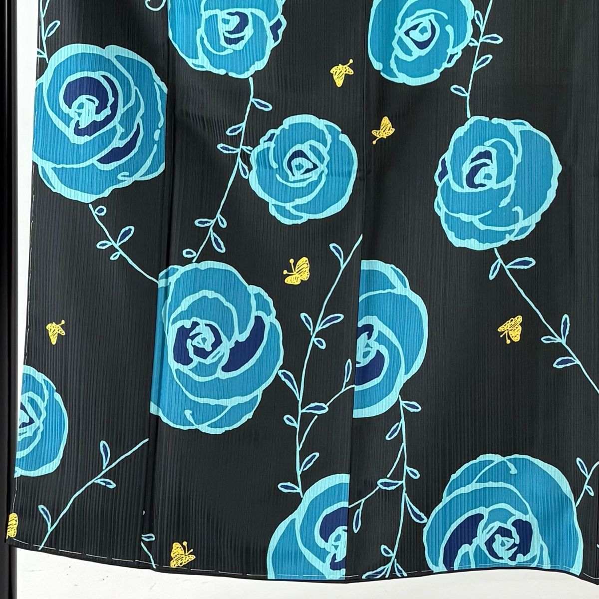 小紋 身丈152.5 cm 裄丈66 M 袷 想屋 やまと 薔薇 蝶 墨色 化繊