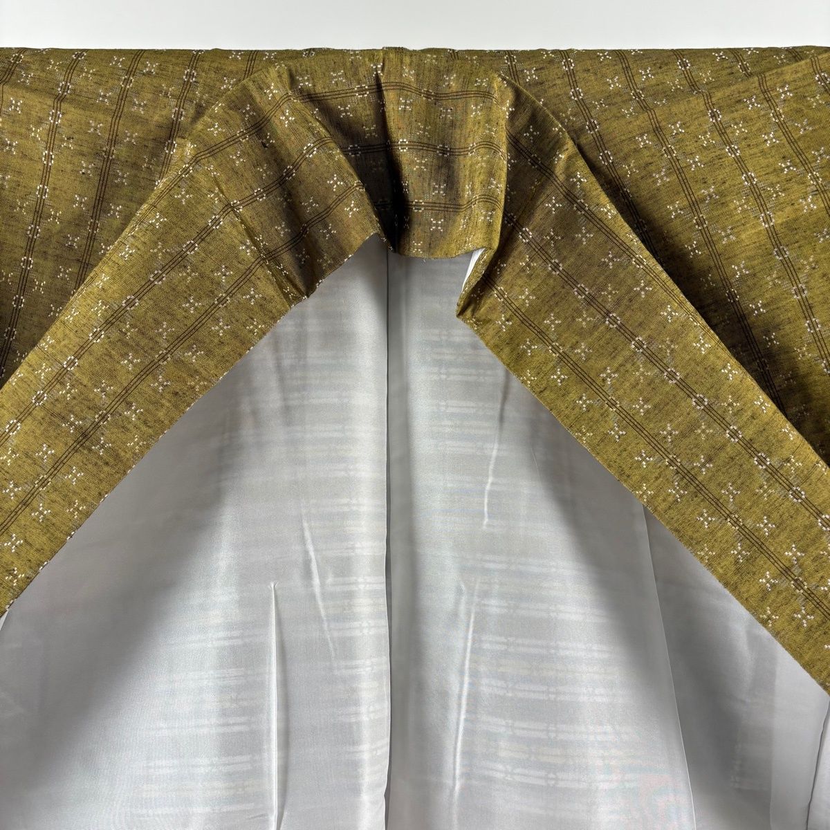  小紋 身丈155 5 cm 裄丈66 M 袷 花織 紬地 ますいわ屋 縦縞 幾何学 茶緑色 正絹 小紋 着物