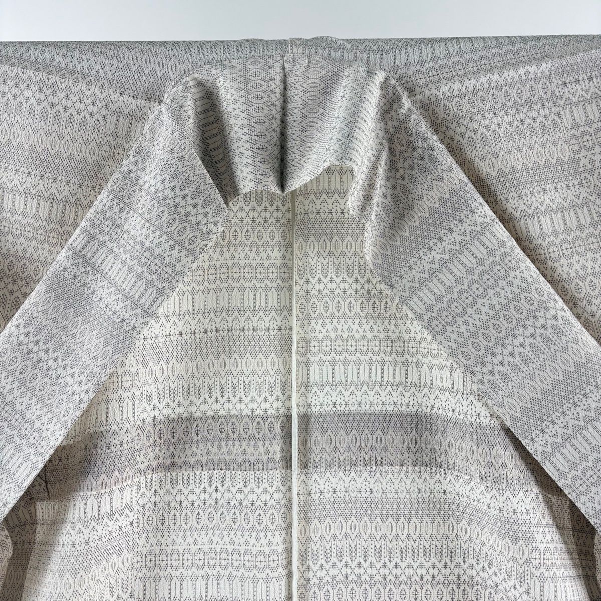 美品】 お召 身丈166cm 裄丈67.5cm L 単衣 本塩沢 証紙 矢羽 絣柄