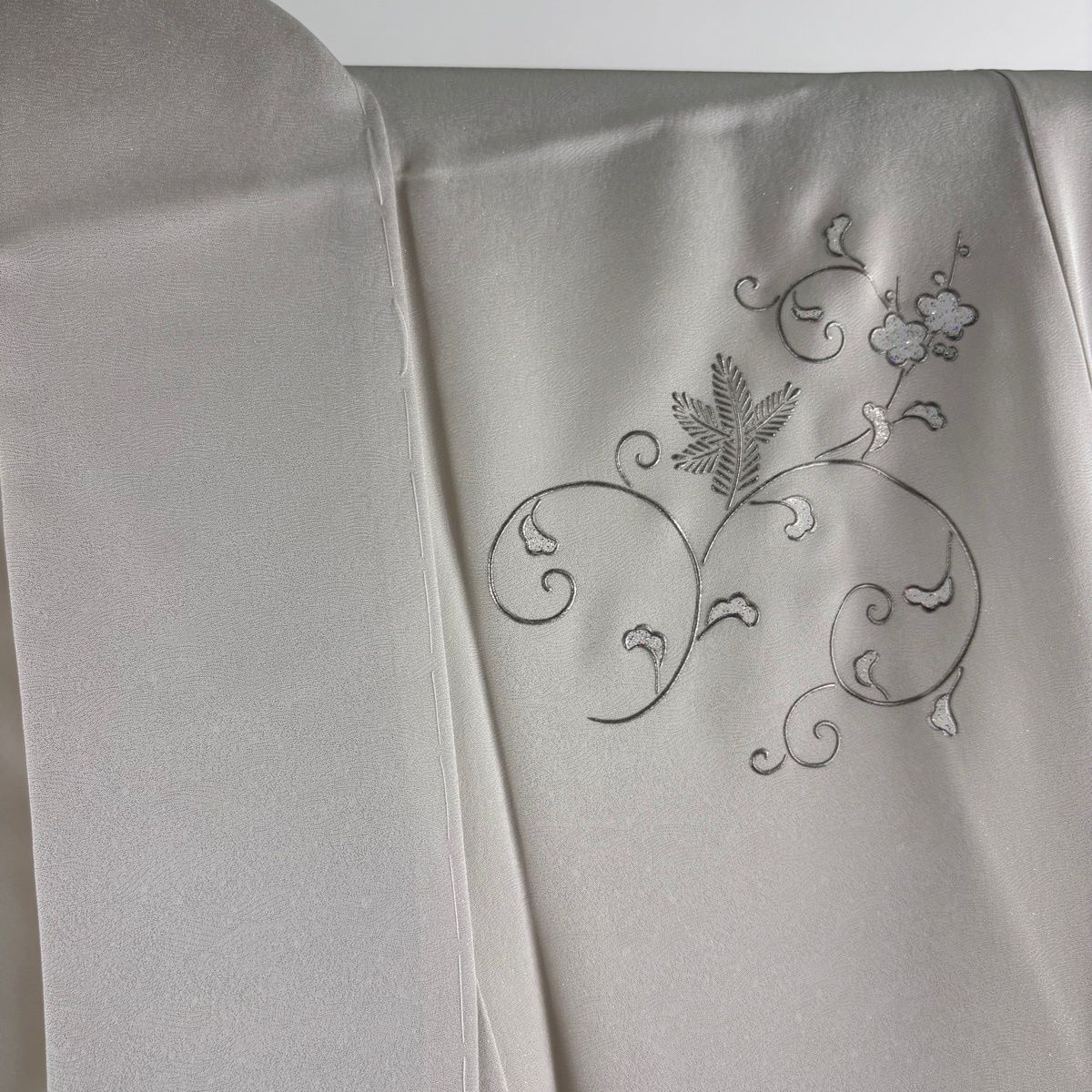  付下げ 身丈156 5 cm 裄丈63 S 袷 和田光正 落款 松竹梅 唐草 銀通し 銀彩 灰白 正絹 訪問着 付け下げ 着物