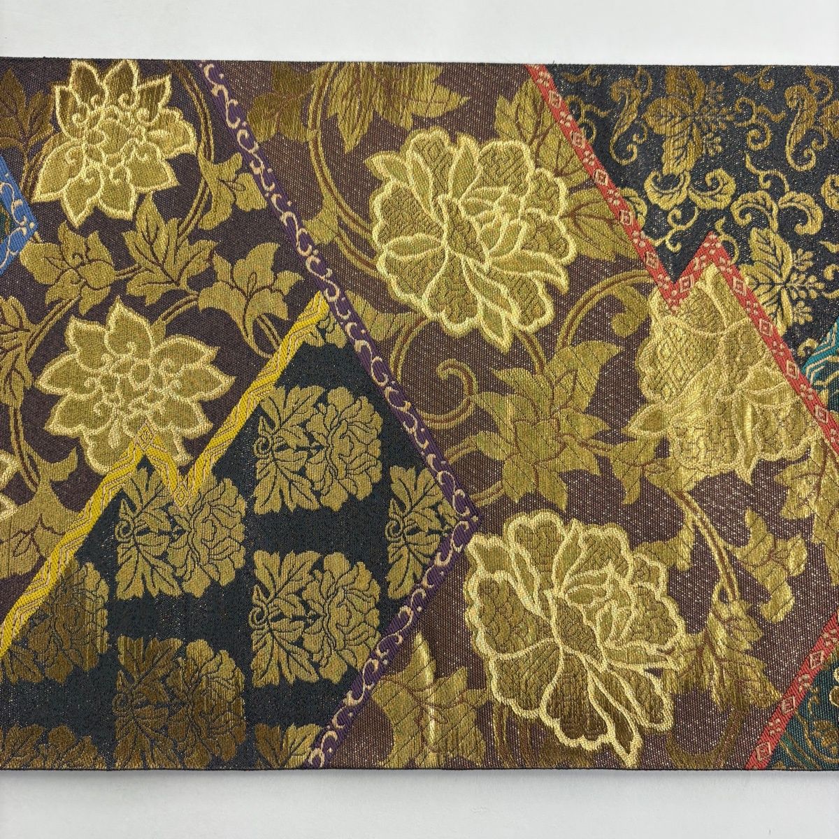 美品】 袋帯 名品 じゅらく 落款 花唐草 蜀江文 箔 金糸 茶紫 六通