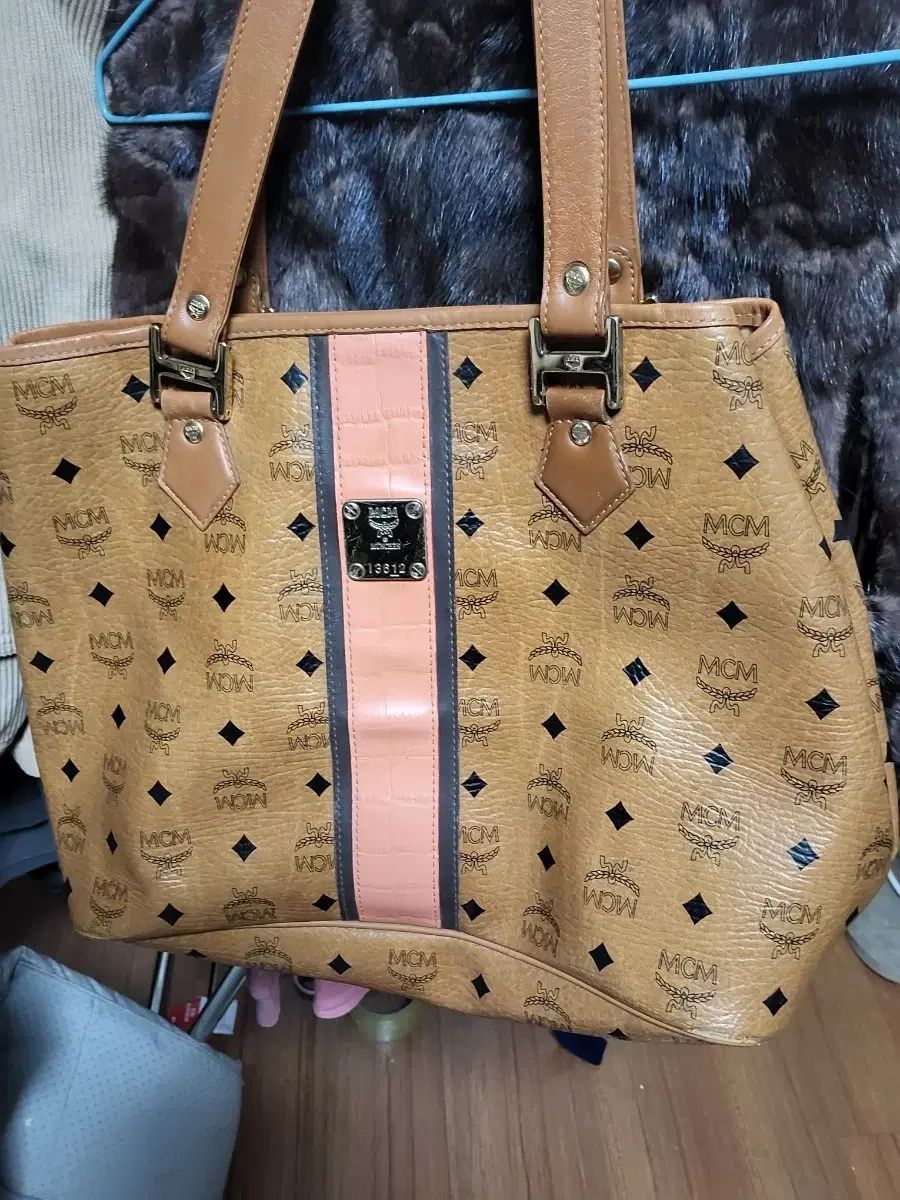 MCM ロゴ トートバッグ ブラウン - メルカリ