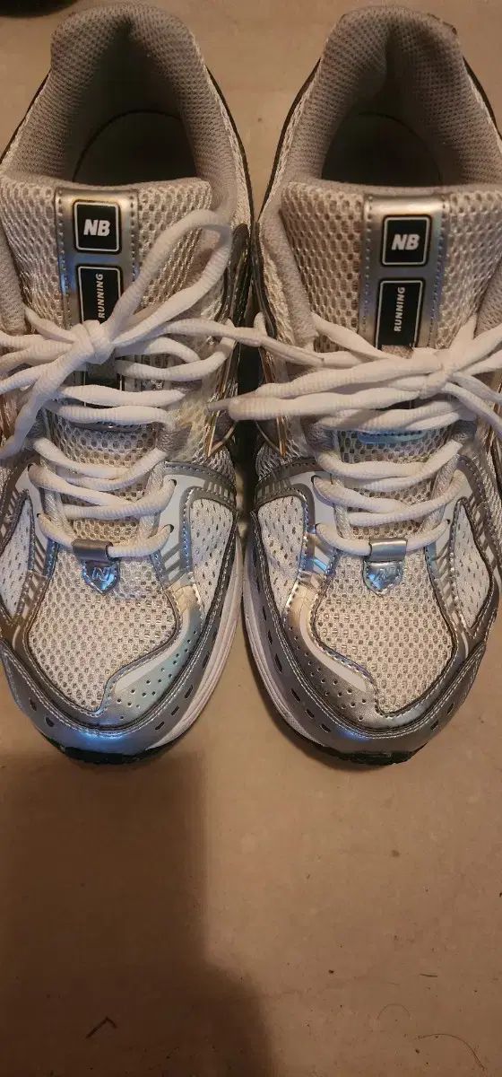 ニュー ンス 1906 R スニーカー