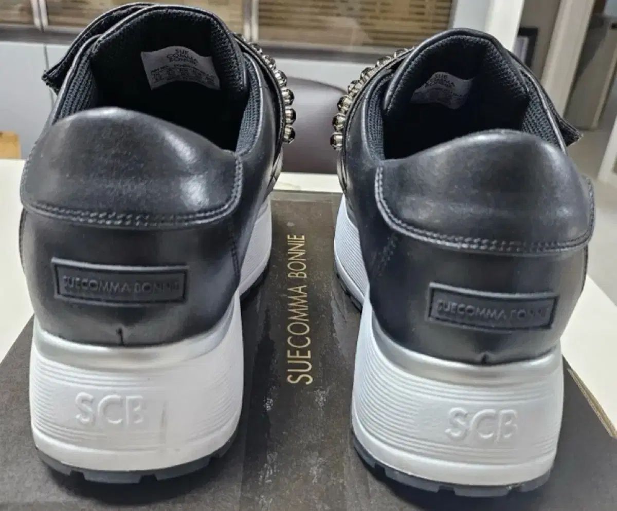 シューコンマボニー ブラック キュービック スニーカー 250 mm