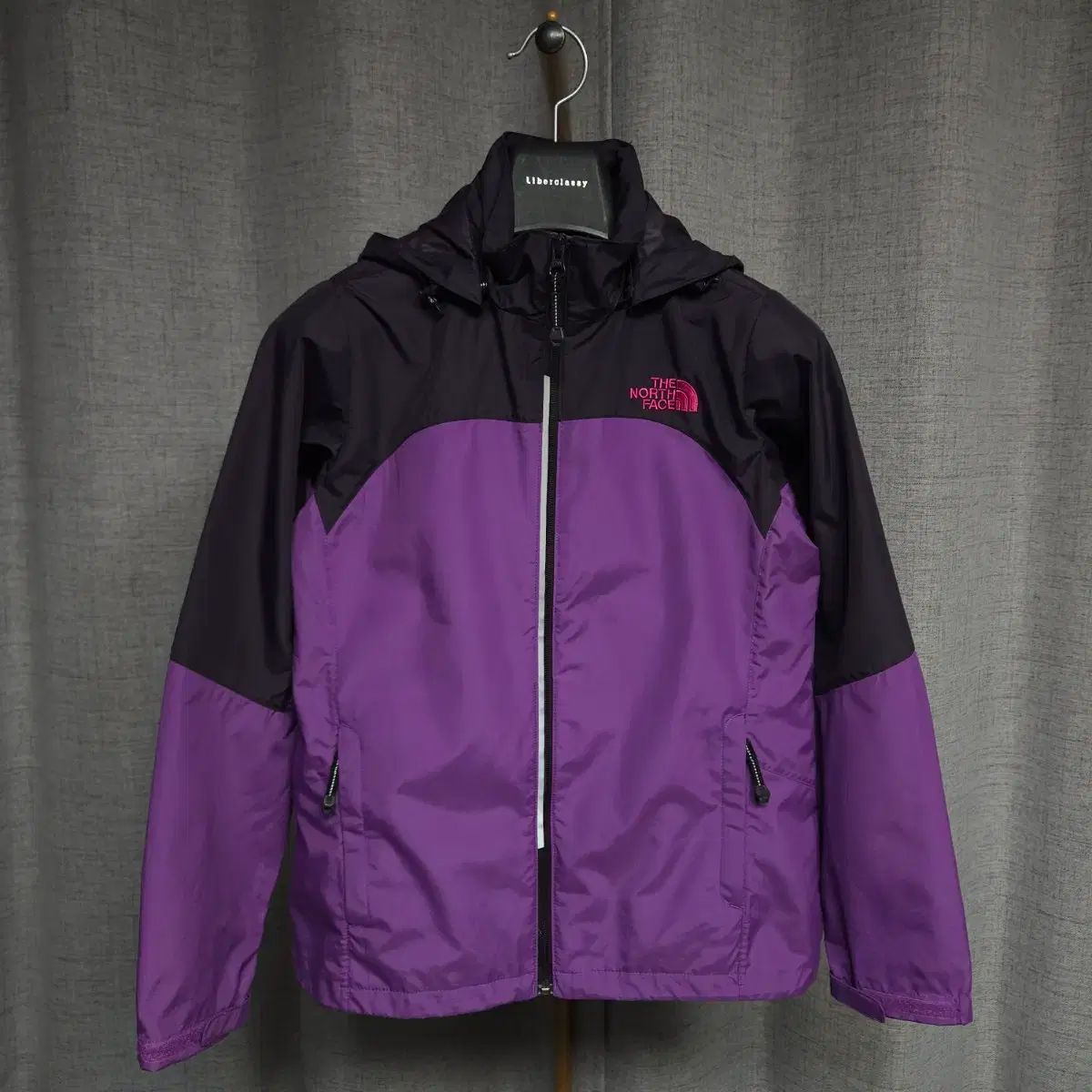 【美品】 ウィンドウブレーカー　パープル 3色展開】「Backers」3カラー ウインドブレーカー パープル - 古着屋