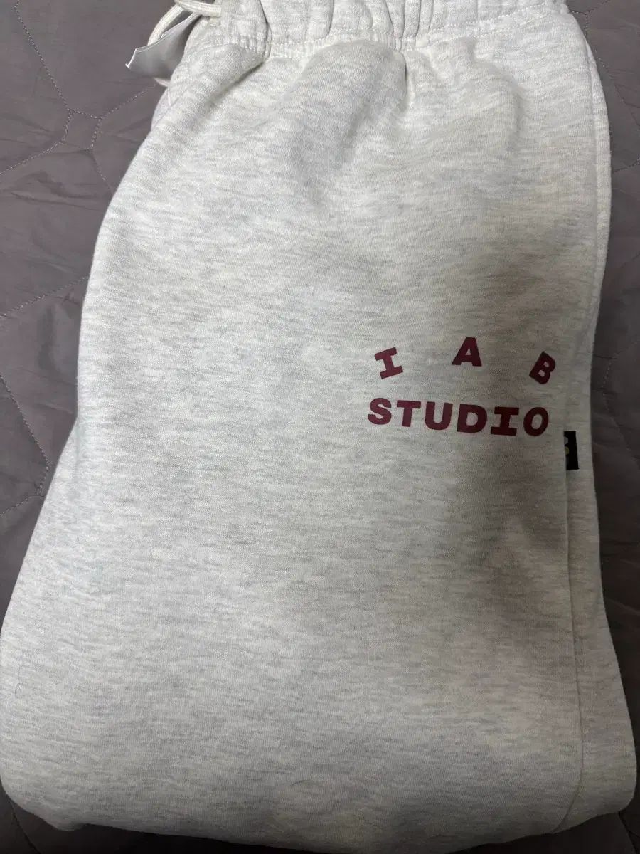 IAB Studio オートミール バーガンディ ズボン L