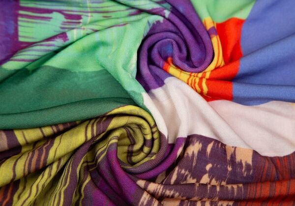 イッセイミヤケISSEY MIYAKE ペイント柄ストレッチサルエルパンツ