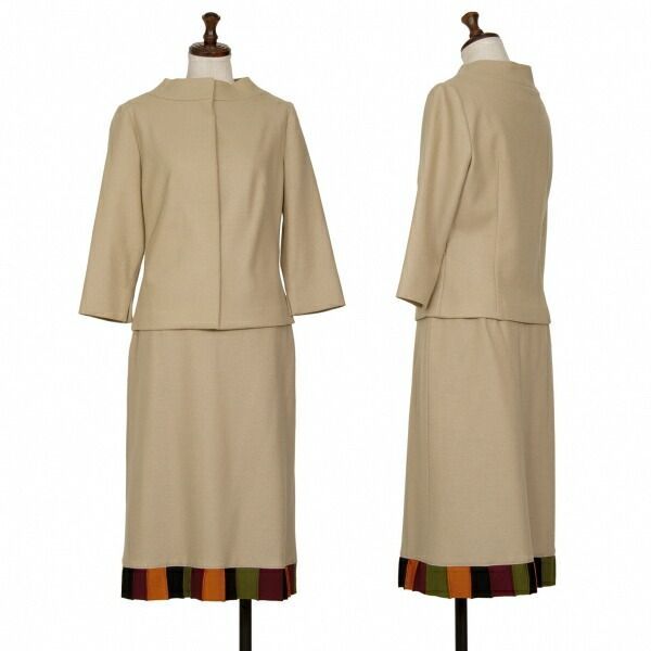 シビラ上下セット　ベージュ シビラSybilla ウールフェルセットアップスーツ ベージュM - メルカリ