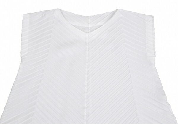 イッセイミヤケISSEY MIYAKE ステッチデザインプリーツノースリーブ