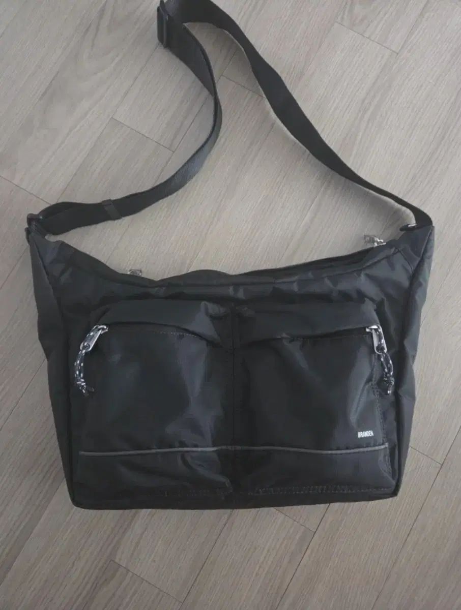 ブランドン セーフ クロス ボディバッグ L ブラック