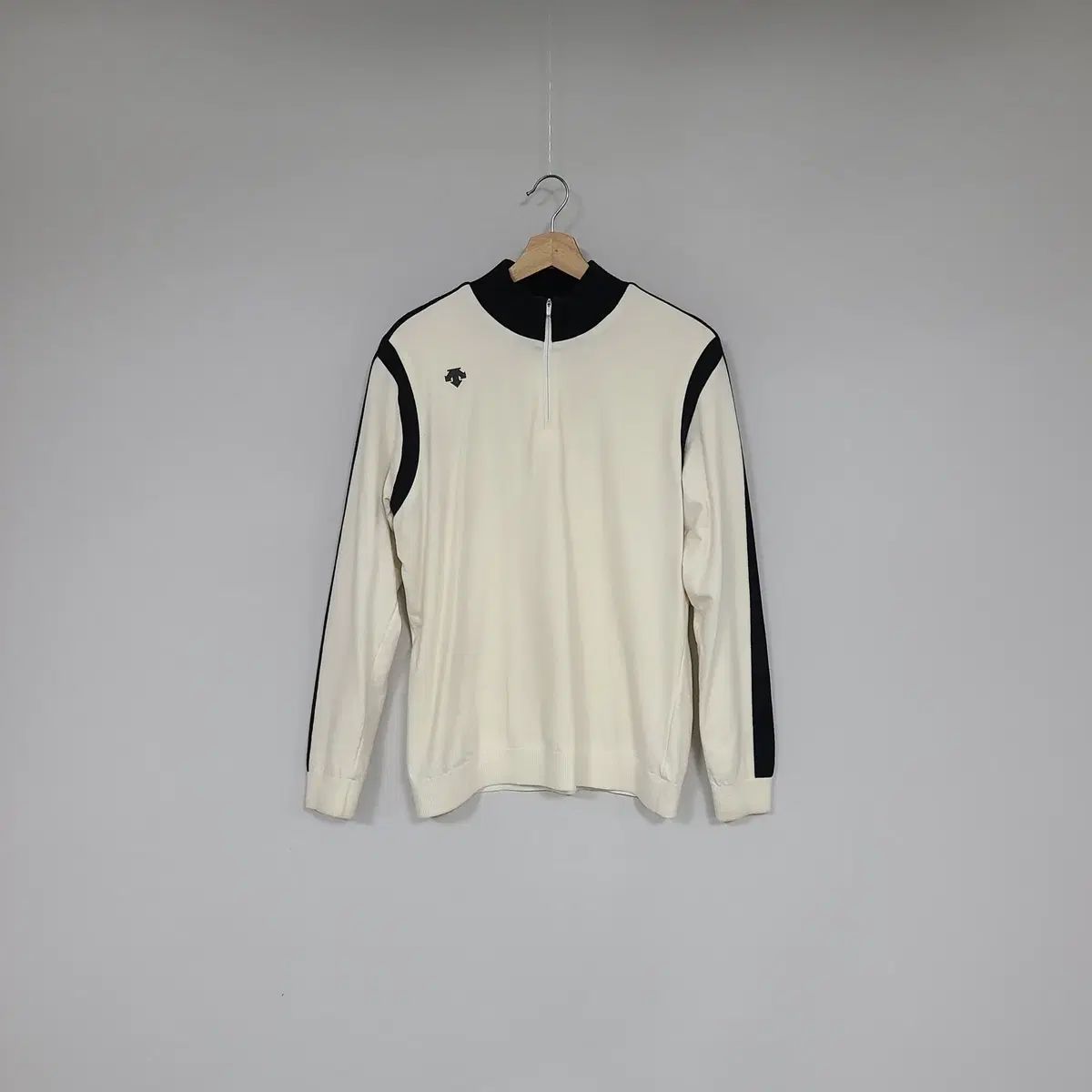 デサント ゴルフ メンズ 袖 カラーブロック ハーフジップ 防風 ニット クリーム 105