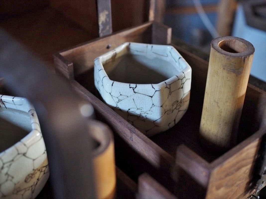 江戸時代 桑製の 煙草盆２台セット 天保七年 189年前箱入り 古録展 品番H 1728