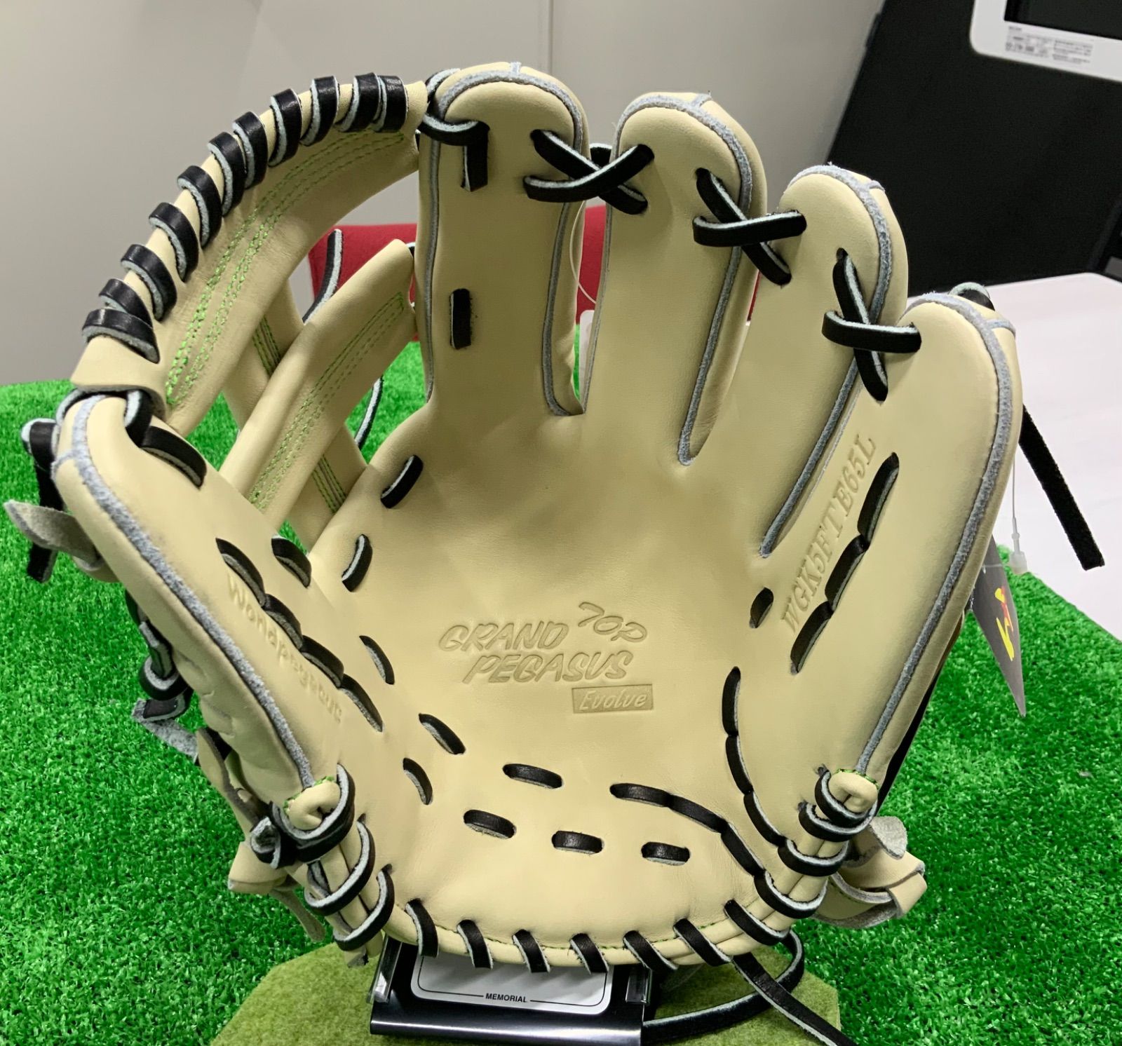 ? 20%OFF ワールドペガサス硬式用グラブ右投内野手用 サイズ